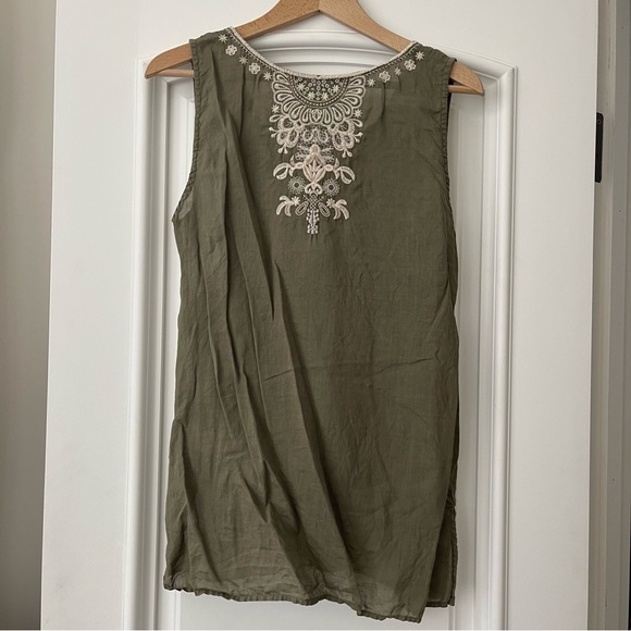 Marik V-Neck Linen Tank with Embroidery - Picture 3 of 8
